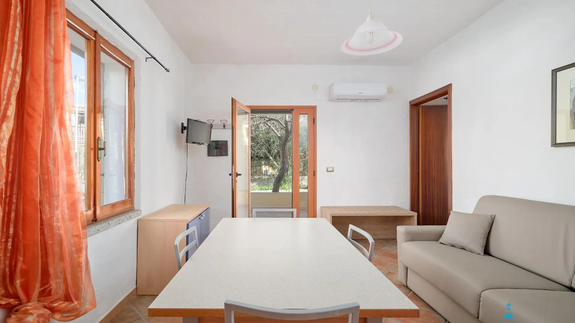 Residence porto Ottiolu 300MT spiaggia 0*,  Italia